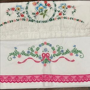 Vintage Embroidered Pillow Case Set